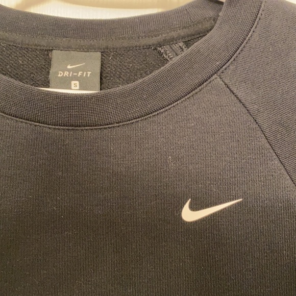 Nike Dri-Fit work-out top - Picture 2 of 9